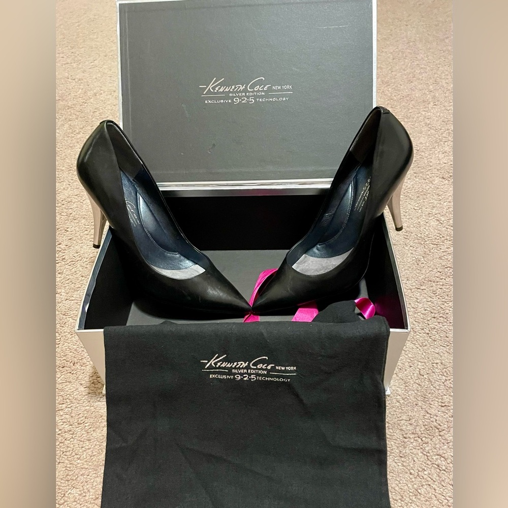 NEW IN BOX - Kenneth Cole NY Silver Edition Exclusive Technology Leather Heals
